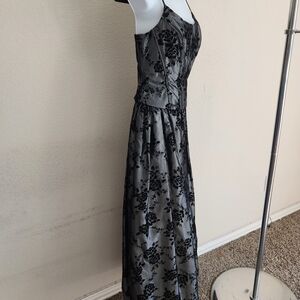 Elegant Black Floral Velvet Maxi Dress